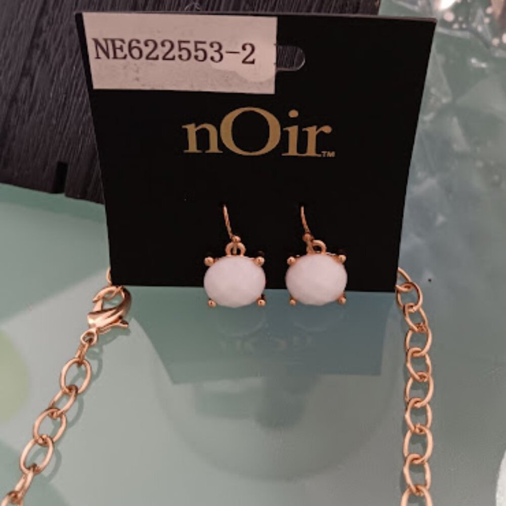NOIR JEWELRY 2pc SET Mod/Contemporary Gold White Stone Necklace & Earrings - Picture 5 of 6